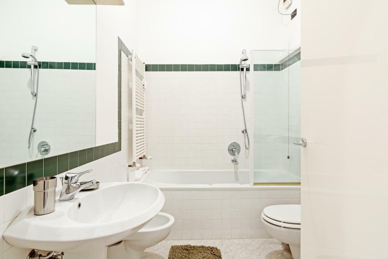 S. Maria Valle Central Roomy Flat มิลาน ภายนอก รูปภาพ